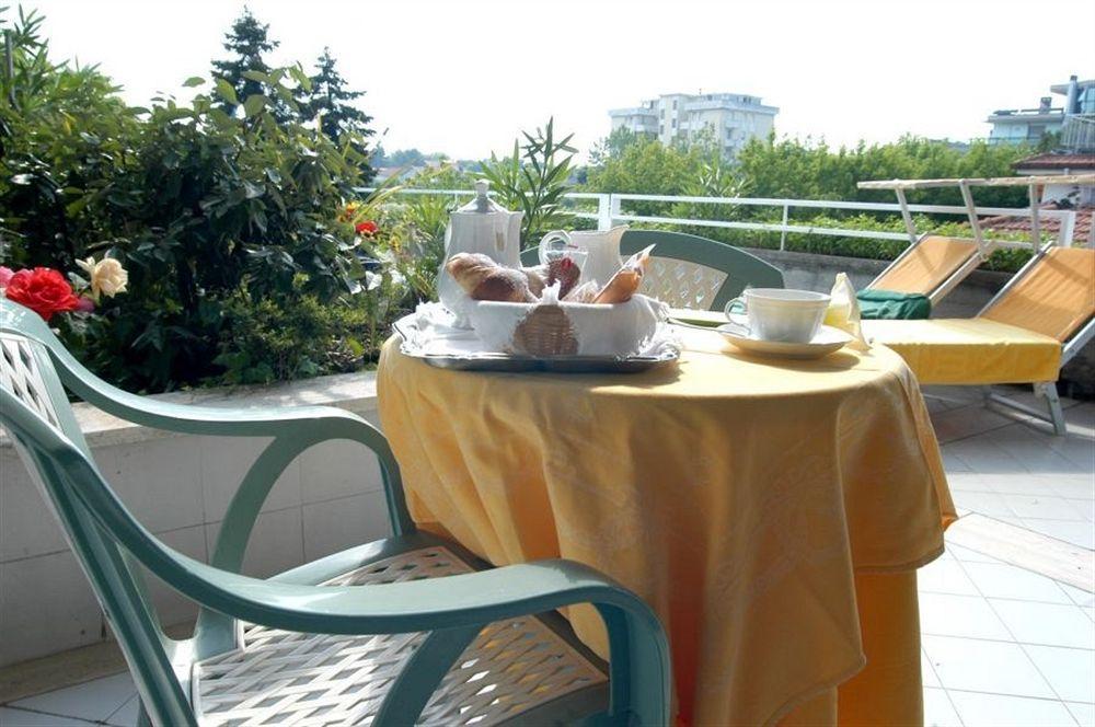 Hotel President - Vintage Hotel in centro Riccione Esterno foto