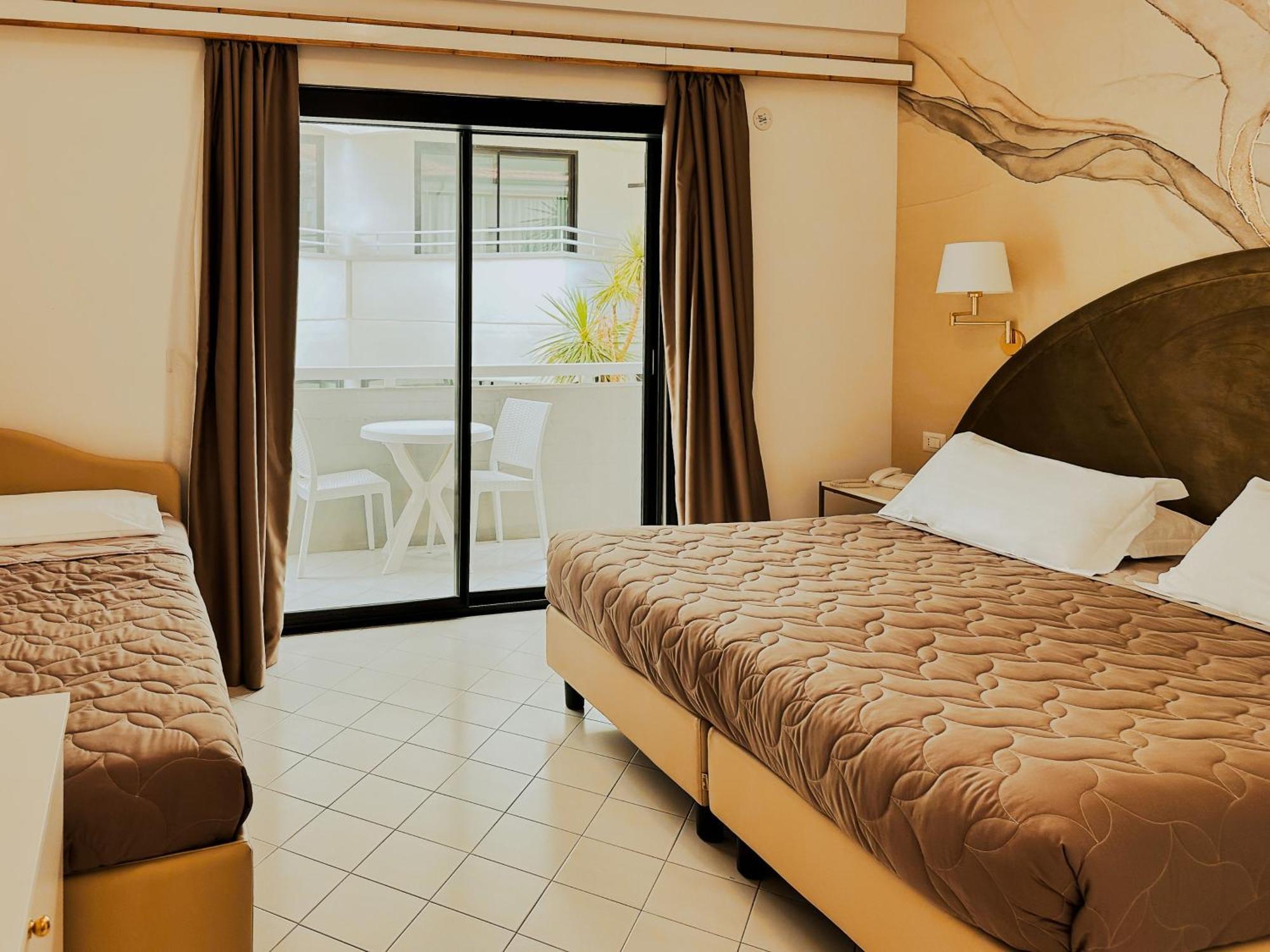 Hotel President - Vintage Hotel in centro Riccione Esterno foto